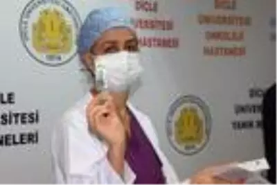 Çin aşısı Diyarbakır'da gönüllüler üzerinde uygulandı Çin aşısı Diyarbakır'da gönüllüler üzerinde uygulandı