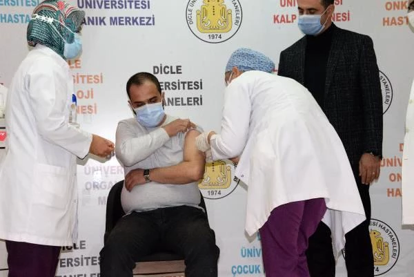 Çin aşısı Diyarbakır'da gönüllüler üzerinde uygulandı