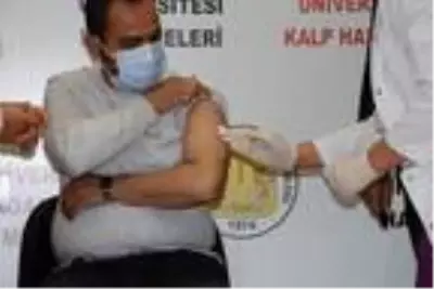 Çin aşısı Diyarbakır'da gönüllüler üzerinde uygulandı Çin aşısı Diyarbakır'da gönüllüler üzerinde uygulandı