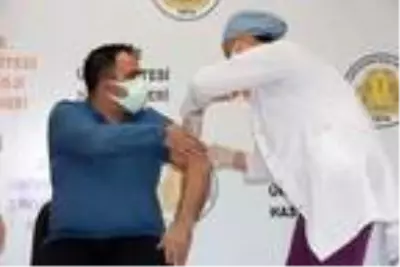Çin aşısı Diyarbakır'da gönüllüler üzerinde uygulandı Çin aşısı Diyarbakır'da gönüllüler üzerinde uygulandı