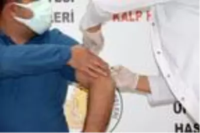 Çin aşısı Diyarbakır'da gönüllüler üzerinde uygulandı Çin aşısı Diyarbakır'da gönüllüler üzerinde uygulandı