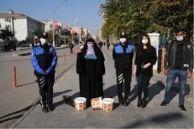 Cizre polisi kadınları bilgilendirip KADES'i tanıttı Cizre polisi kadınları bilgilendirip KADES'i tanıttı
