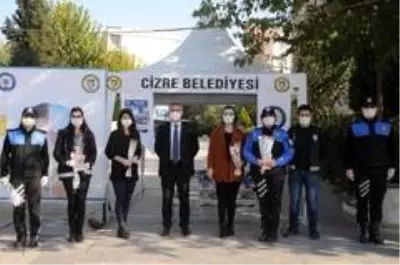 Cizre polisi kadınları bilgilendirip KADES'i tanıttı Cizre polisi kadınları bilgilendirip KADES'i tanıttı