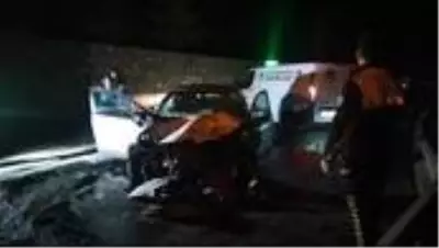 D-100 karayolunda otomobil, tıra arkadan çarptı: 1 ölü, 2 yaralı D-100 karayolunda otomobil, tıra arkadan çarptı: 1 ölü, 2 yaralı