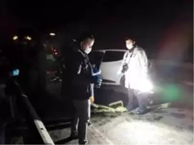 D-100 karayolunda otomobil, tıra arkadan çarptı: 1 ölü, 2 yaralı D-100 karayolunda otomobil, tıra arkadan çarptı: 1 ölü, 2 yaralı