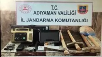 Defineciler suçüstü yakalandı Defineciler suçüstü yakalandı