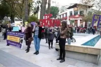 Denizli'de kadınlar, kadına yönelik şiddetle mücadele için bir araya geldiler Denizli'de kadınlar, kadına yönelik şiddetle mücadele için bir araya geldiler