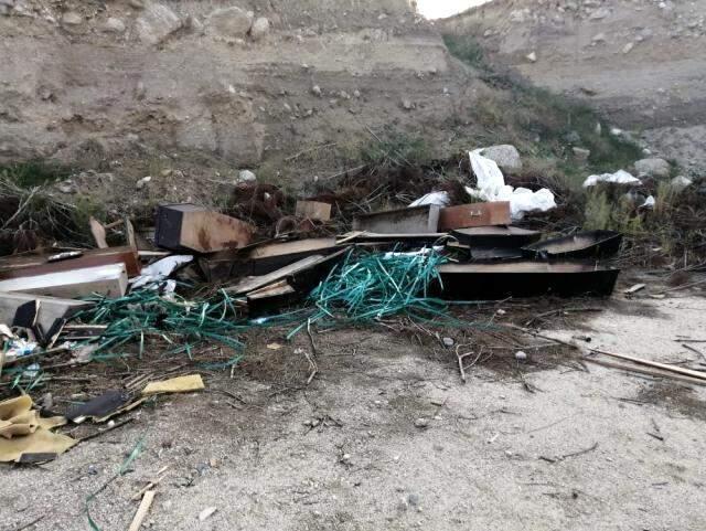 Denizli'de korkunç koronavirüs iddiası: Yol kenarında çok sayıda tabut ve koruyucu kıyafet bulundu Denizli'de korkunç koronavirüs iddiası: Yol kenarında çok sayıda tabut ve koruyucu kıyafet bulundu
