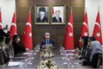 Diyarbakır Valisi Karaloğlu: Şiddete maruz kalma ihtimali olanlar KADES uygulamasını indirmeli Diyarbakır Valisi Karaloğlu: Şiddete maruz kalma ihtimali olanlar KADES uygulamasını indirmeli