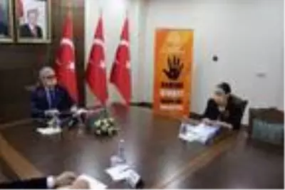 Diyarbakır Valisi Karaloğlu: Şiddete maruz kalma ihtimali olanlar KADES uygulamasını indirmeli Diyarbakır Valisi Karaloğlu: Şiddete maruz kalma ihtimali olanlar KADES uygulamasını indirmeli
