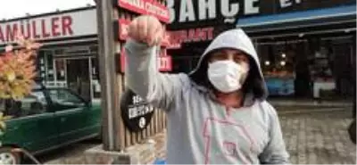 Düzceli balıkçı yaptığı kampanya ile hamsiyi 5 TL'den satışa sundu Düzceli balıkçı yaptığı kampanya ile hamsiyi 5 TL'den satışa sundu
