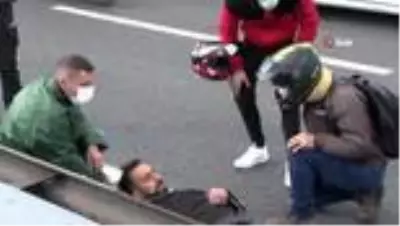 E-5 karayolunda otomobil motosikletliye çarpıp kaçtı E-5 karayolunda otomobil motosikletliye çarpıp kaçtı