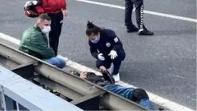 E-5 karayolunda otomobil motosikletliye çarpıp kaçtı E-5 karayolunda otomobil motosikletliye çarpıp kaçtı