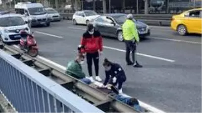 E-5 karayolunda otomobil motosikletliye çarpıp kaçtı E-5 karayolunda otomobil motosikletliye çarpıp kaçtı