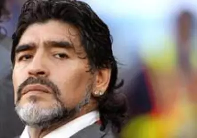 Efsane futbolu Maradona hayatını kaybetti Efsane futbolu Maradona hayatını kaybetti