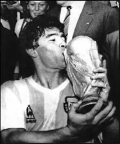Efsane futbolu Maradona hayatını kaybetti Efsane futbolu Maradona hayatını kaybetti