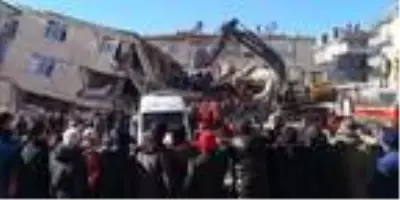 Elazığ'daki depremde yıkılan Dilek Apartmanı soruşturmasında sanıklar birbirlerini suçladı Elazığ'daki depremde yıkılan Dilek Apartmanı soruşturmasında sanıklar birbirlerini suçladı