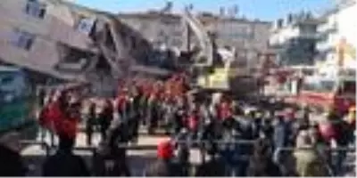 Elazığ'daki depremde yıkılan Dilek Apartmanı soruşturmasında sanıklar birbirlerini suçladı Elazığ'daki depremde yıkılan Dilek Apartmanı soruşturmasında sanıklar birbirlerini suçladı