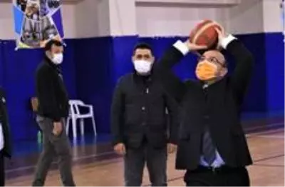 Elazığ protokolü biten ve yapımı süren spor tesislerini inceledi Elazığ protokolü biten ve yapımı süren spor tesislerini inceledi