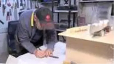 Emekliliğinde ünlü gemi ve vapurların maketlerini yapıyor Emekliliğinde ünlü gemi ve vapurların maketlerini yapıyor