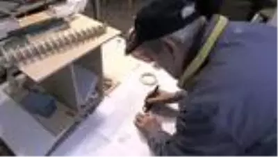 Emekliliğinde ünlü gemi ve vapurların maketlerini yapıyor Emekliliğinde ünlü gemi ve vapurların maketlerini yapıyor