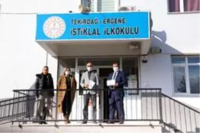 Ergene'de öğrencilere tablet dağıtıldı Ergene'de öğrencilere tablet dağıtıldı