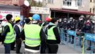 Ermenek'te 87 gündür eylemde olan maden işçilerinin Ankara'ya yürümelerine izin verilmedi Ermenek'te 87 gündür eylemde olan maden işçilerinin Ankara'ya yürümelerine izin verilmedi
