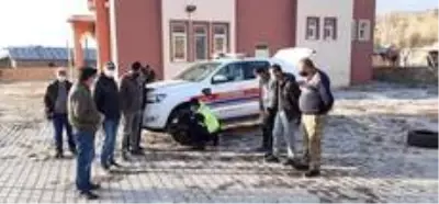 Erzincan'da jandarma ekipleri, kış lastiği konusunda sürücüleri bilgilendirdi Erzincan'da jandarma ekipleri, kış lastiği konusunda sürücüleri bilgilendirdi