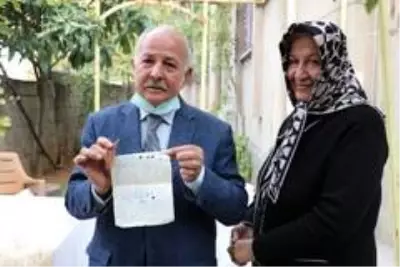 Evlilik cüzdanında sakladığı mısır püskülünü 46 yıl sonra çıkardı Evlilik cüzdanında sakladığı mısır püskülünü 46 yıl sonra çıkardı