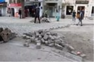 Foça'da kara taşların sökülmesini Koruma Kurulu durdurdu Foça'da kara taşların sökülmesini Koruma Kurulu durdurdu