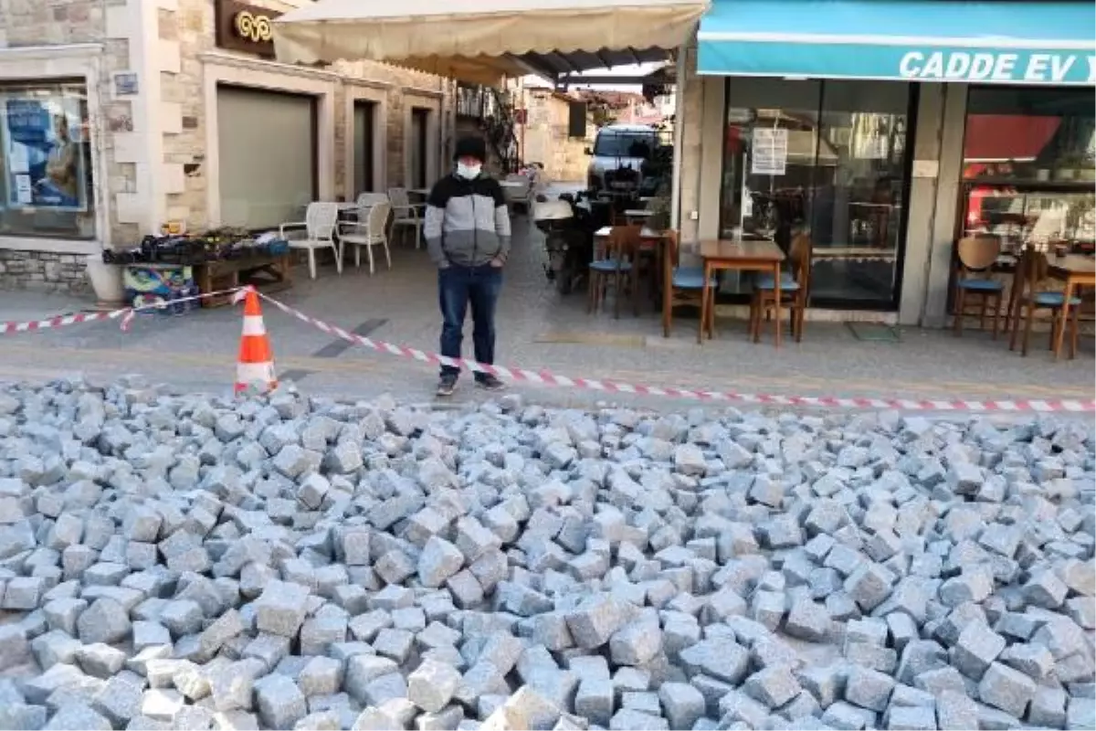 Foça'da kara taşların sökülmesini Koruma Kurulu durdurdu