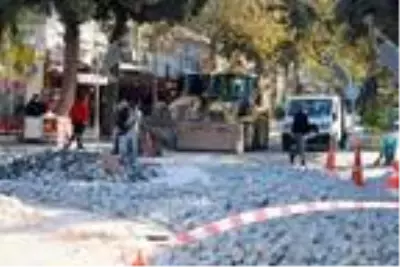 Foça'da kara taşların sökülmesini Koruma Kurulu durdurdu Foça'da kara taşların sökülmesini Koruma Kurulu durdurdu