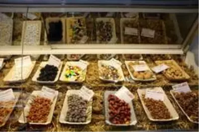 Gelen kısıtlamalar ardından kuruyemiş satışı patladı Gelen kısıtlamalar ardından kuruyemiş satışı patladı