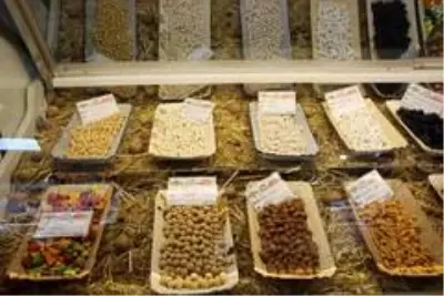 Gelen kısıtlamalar ardından kuruyemiş satışı patladı Gelen kısıtlamalar ardından kuruyemiş satışı patladı