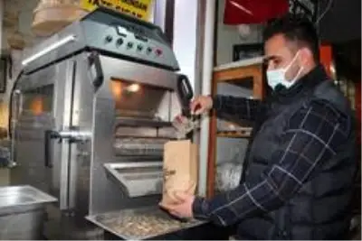 Gelen kısıtlamalar ardından kuruyemiş satışı patladı Gelen kısıtlamalar ardından kuruyemiş satışı patladı