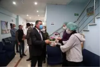 Gölbaşı Belediye Başkanı'ndan Filyasyon ekine sürpriz Gölbaşı Belediye Başkanı'ndan Filyasyon ekine sürpriz