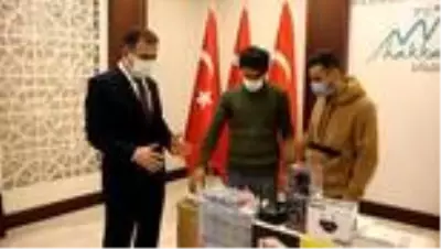 Hakkari Valiliğinden Teknofest'e katılan Savaş Tatlı'ya malzeme desteği Hakkari Valiliğinden Teknofest'e katılan Savaş Tatlı'ya malzeme desteği