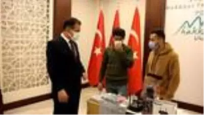 Hakkari Valiliğinden Teknofest'e katılan Savaş Tatlı'ya malzeme desteği Hakkari Valiliğinden Teknofest'e katılan Savaş Tatlı'ya malzeme desteği