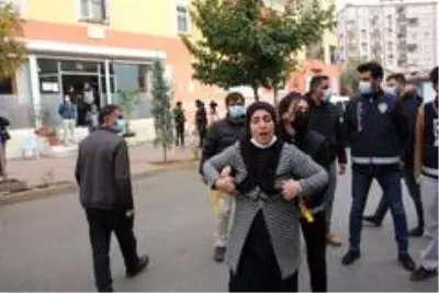 Son dakika: HDP önünde 'Kadına Yönelik Şiddete Karşı Uluslararası Mücadele Günü' gerginliği Son dakika: HDP önünde 'Kadına Yönelik Şiddete Karşı Uluslararası Mücadele Günü' gerginliği