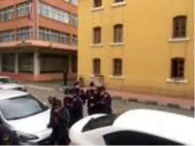 Hırsızlık şüphelilerini, filyasyon ekibi gibi davranan jandarma yakaladı Hırsızlık şüphelilerini, filyasyon ekibi gibi davranan jandarma yakaladı