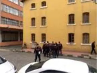 Hırsızlık şüphelilerini, filyasyon ekibi gibi davranan jandarma yakaladı Hırsızlık şüphelilerini, filyasyon ekibi gibi davranan jandarma yakaladı
