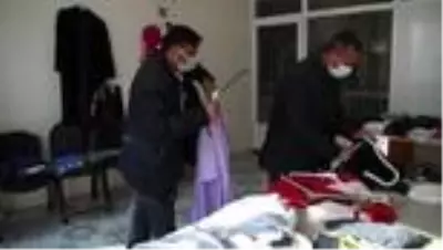 İki muhtar, veren el ile alan eli buluşturuyor İki muhtar, veren el ile alan eli buluşturuyor