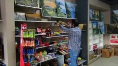 İlkokul mezunu yaptığı resimlerle profesyonel ressamlara taş çıkarıyor İlkokul mezunu yaptığı resimlerle profesyonel ressamlara taş çıkarıyor