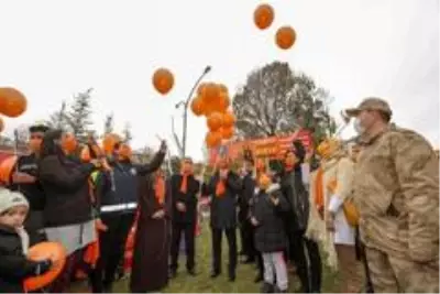 İpekyolu'nda gökyüzüne turuncu balonlar bırakıldı İpekyolu'nda gökyüzüne turuncu balonlar bırakıldı