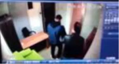 İranlı iş adamlarını dolandıran sahte avukat böyle yakalandı İranlı iş adamlarını dolandıran sahte avukat böyle yakalandı