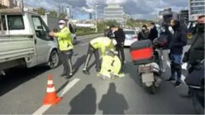 Son dakika haberleri: İstanbul'da trafik polisinden yaralı genç kıza insanlık örneği Son dakika haberleri: İstanbul'da trafik polisinden yaralı genç kıza insanlık örneği