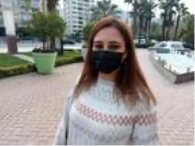 İzmir'de, yasakların ardından AVM'ler boşaldı İzmir'de, yasakların ardından AVM'ler boşaldı