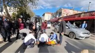 Traktör ve motosiklet kafa kafaya çarpıştı Traktör ve motosiklet kafa kafaya çarpıştı