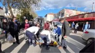 Traktör ve motosiklet kafa kafaya çarpıştı Traktör ve motosiklet kafa kafaya çarpıştı