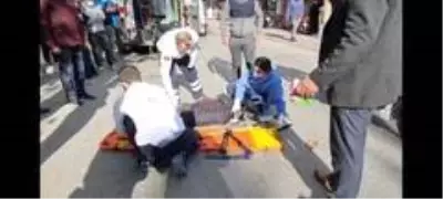 Traktör ve motosiklet kafa kafaya çarpıştı Traktör ve motosiklet kafa kafaya çarpıştı
